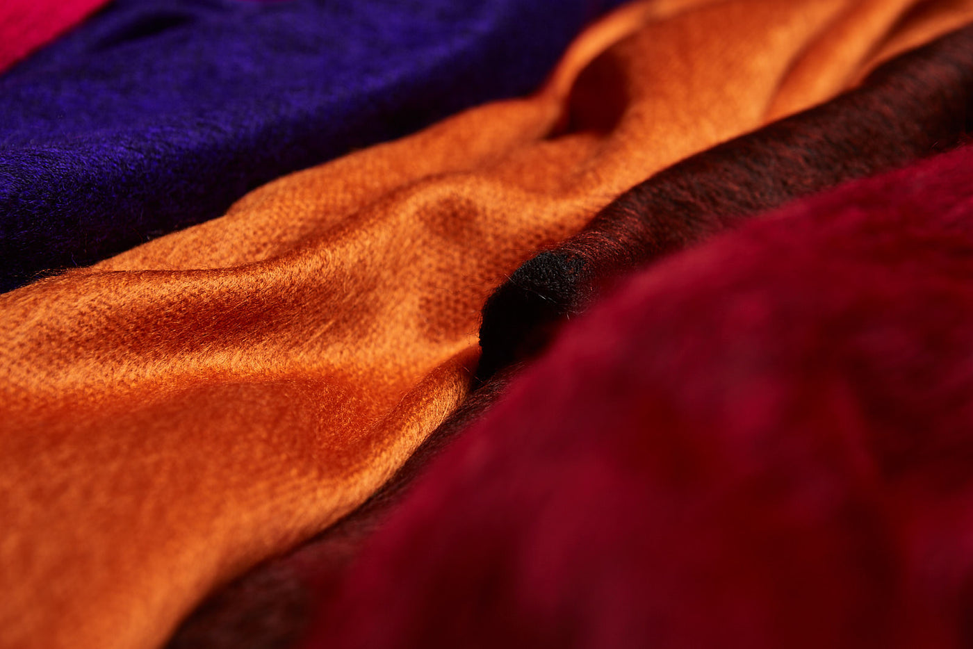 AWANA DESIGNS Fine Alpaca Clothing and Accesories Ropa de Alpaca y Accesorios Handmade Hecho a Mano Lana de Alpaca Wool Fiber